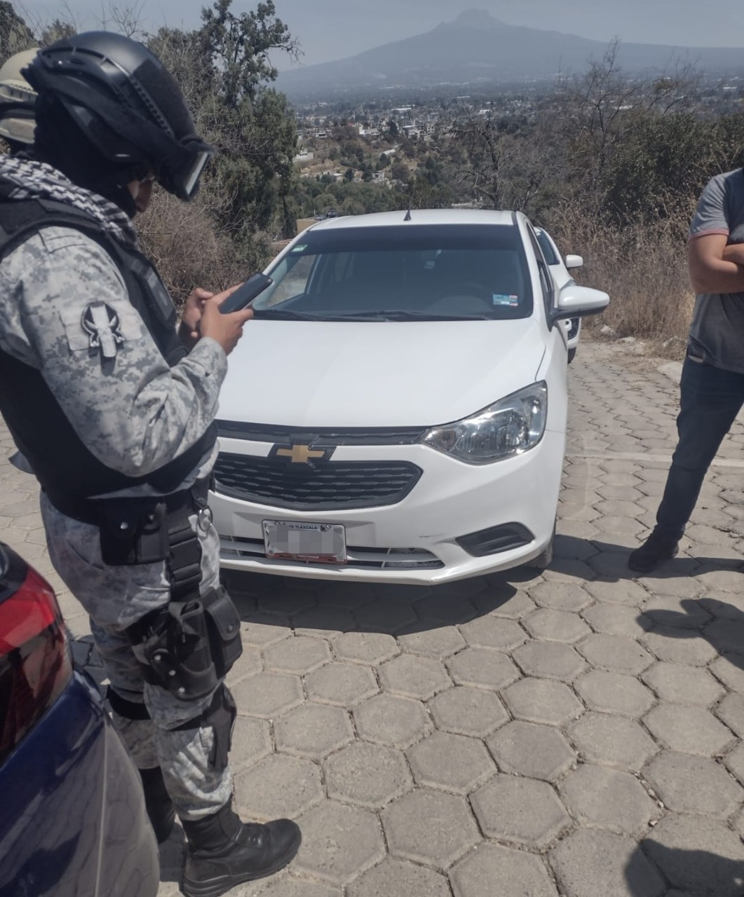 Frustran policías municipales de Amaxac robo a conductor de plataforma Pronto